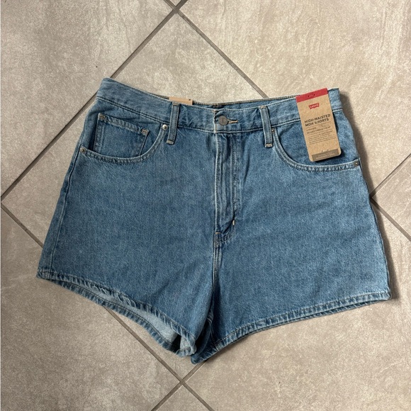 Levi's Pants - NWT Levi's Women's Blue Denim High Waisted Mom Shorts